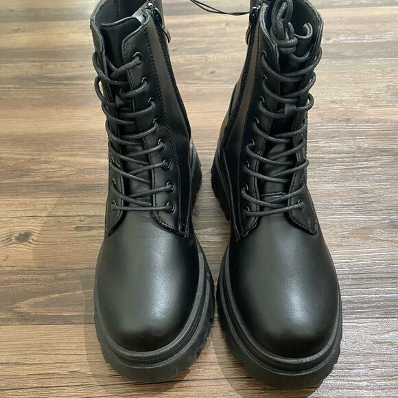 Charlotte Russe sz 7 black lace up platform ankle boots NWT - Picture 2 of 6